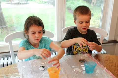 It's easy to make DIY Backpack Charms with Rigid Wrap!